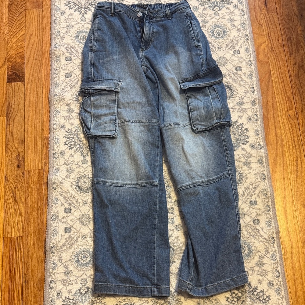 Guess Relaxed Fit Blue Jeans. Size 26. Great condition.